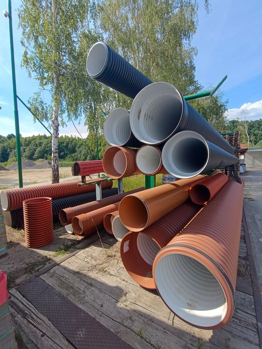 Rury kanalizacyjne karbowane przepusty dren aroty rura PE Transport