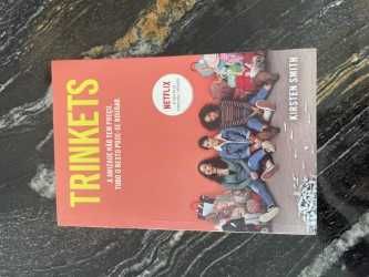 Livro Trinkets de Kirsten Smith