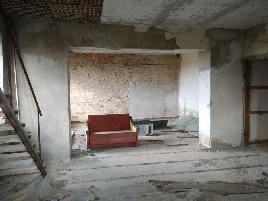 Будинок.         .