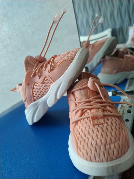 Кросівки для дівчинки