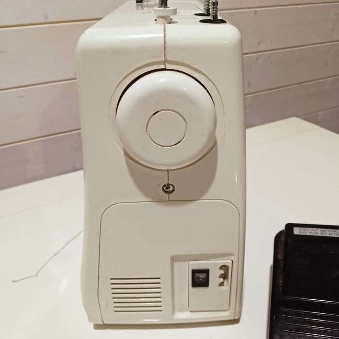 Maszyna do szycia Privileg 1408.