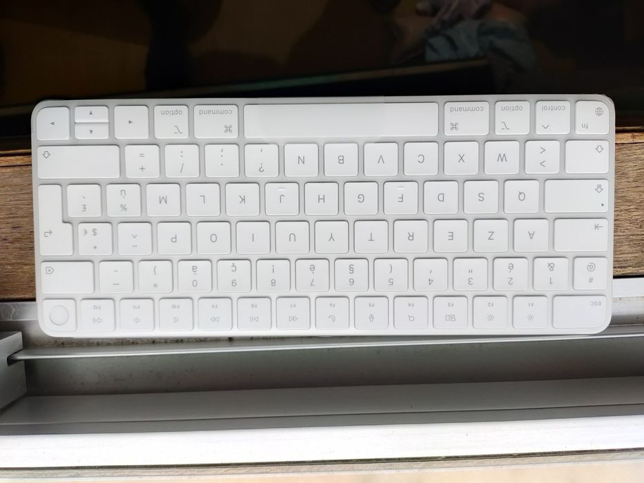 Pack Apple Magic Keyboard com Touch ID (Layout Francês) + Magic Mouse – Branco/Prateado