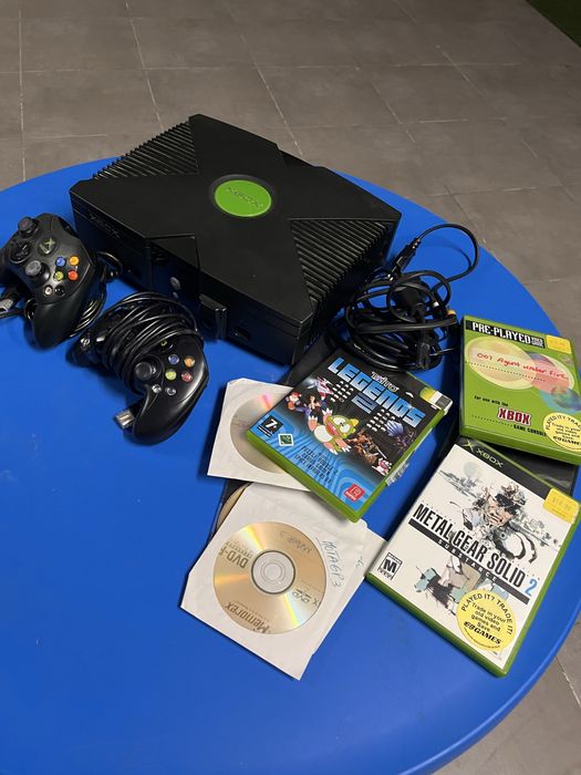 Xbox com comandos e jogos