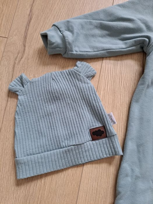 Komplet pajacyk dresowy czapka buciki Nicol 80