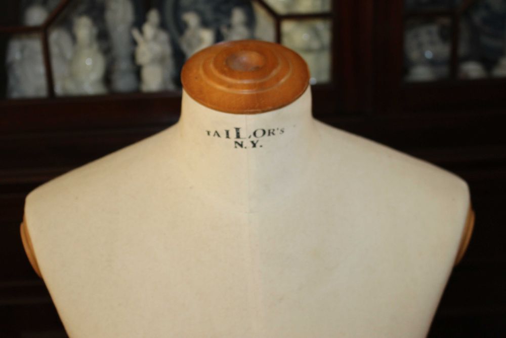 Antigo par de Manequins Taylor"s NY. Preço 90 e 80€
