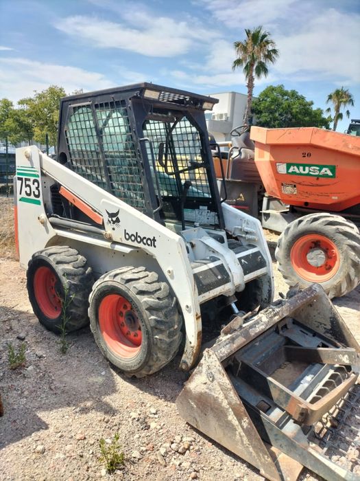 Mini carregadora Bobcat 753