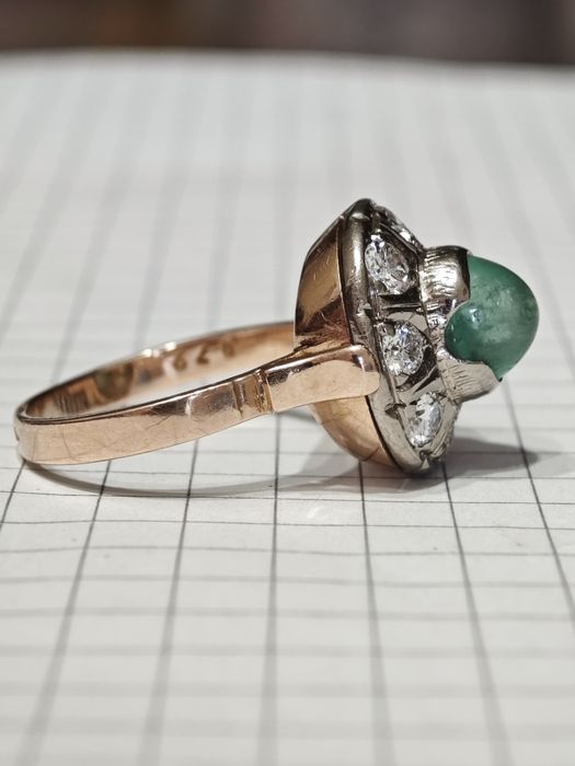 Золота каблучка, з діамантами 0.92ct, і смарагдом 1.5 ct, 583 проба.