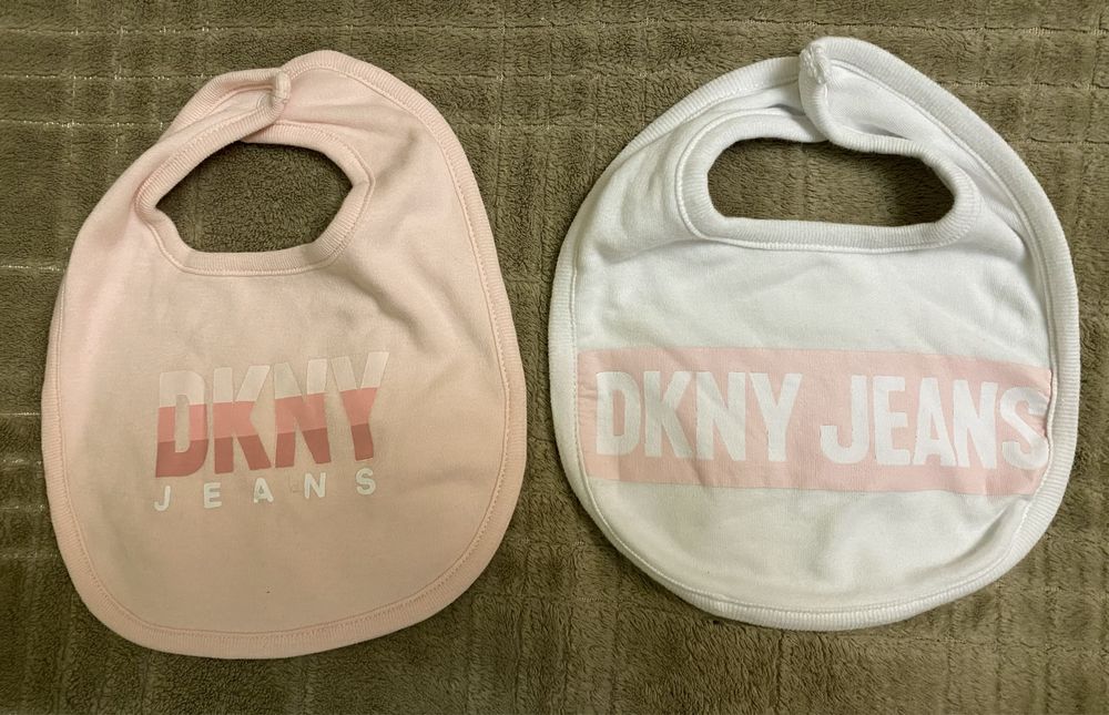 Слюнявчики  брендові нагрудники DKNY