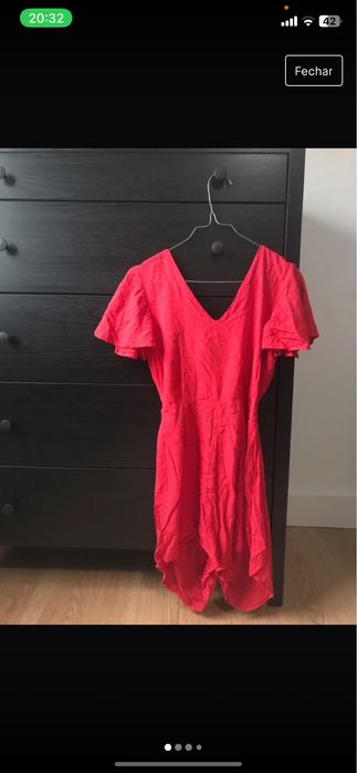 Vestido vermelho.