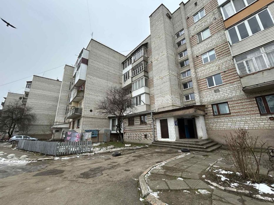 Продам 1-но кімнатну під ремонт в центрі Коломиї на Валовій