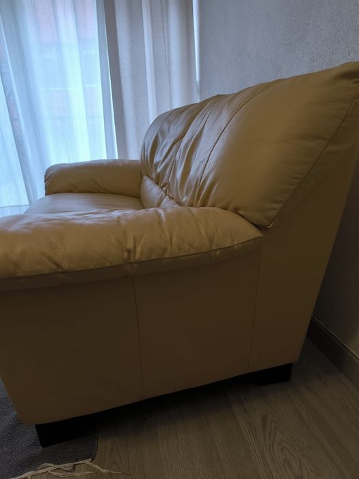 Sofá pele genuína bege 2 lugares