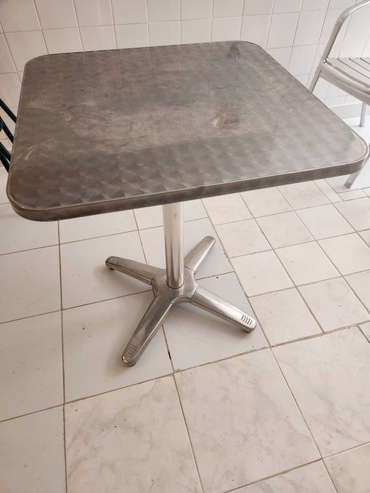 Mesas, Cadeiras , máquina de lavar louça, ,congelador, Balcão medeira