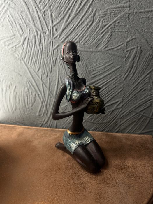 фігурка статуї,  декоративна скульптура африканської жінки