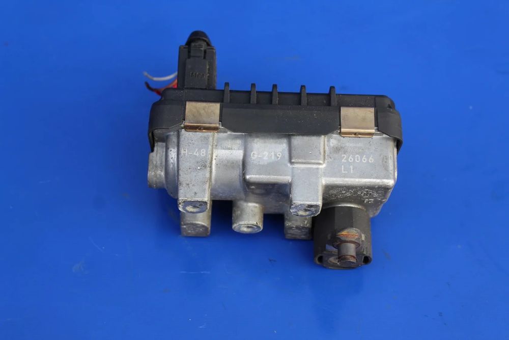 Nastawnik turbiny OE Mercedes W221 3.0 cdi przebieg 154t/km G219 6NW008412