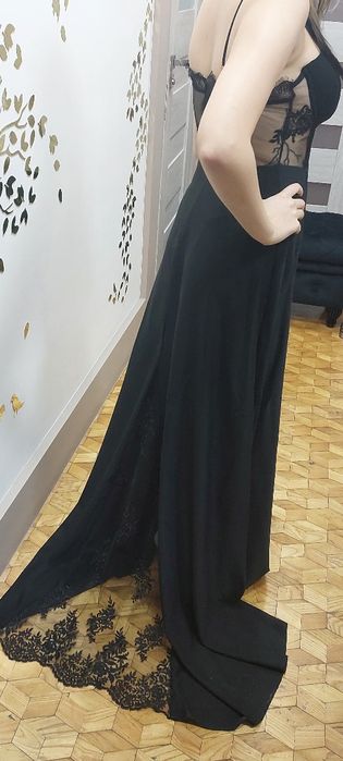 Sukienka z koronką i długim tyłem s