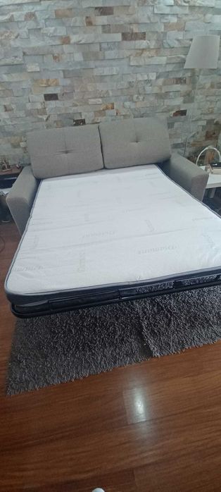 vendo sala completa (Sofa-cama + Mesa de Apoio + Mesa TV + Tapete + Mesa de jantar = 230€)