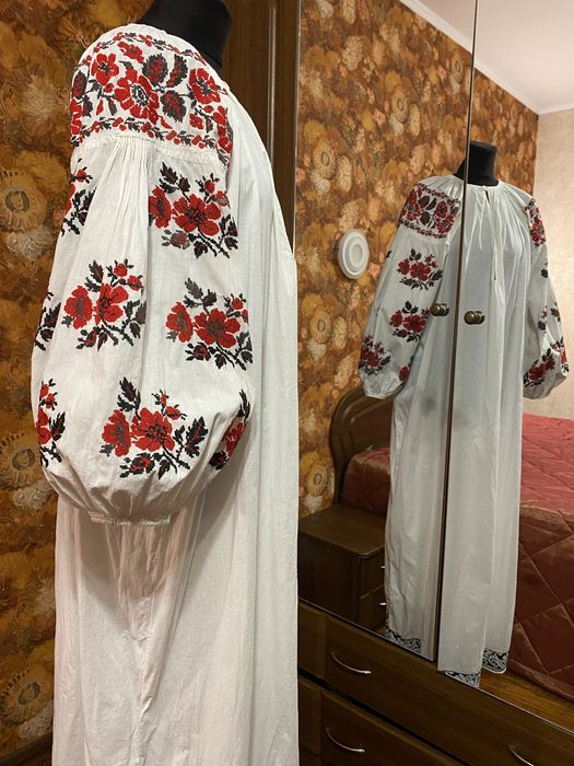 Вишита українська сорочка чи сукня  стародавня ручна робота