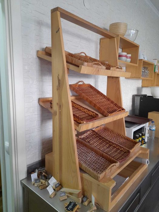 Móvel em madeira maciça