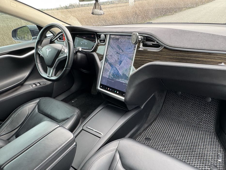 Продам Tesla model S 2016