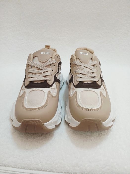 Tenis  moschino novo