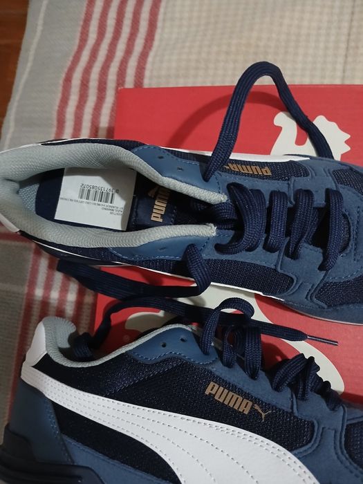 vendo um par de ténis