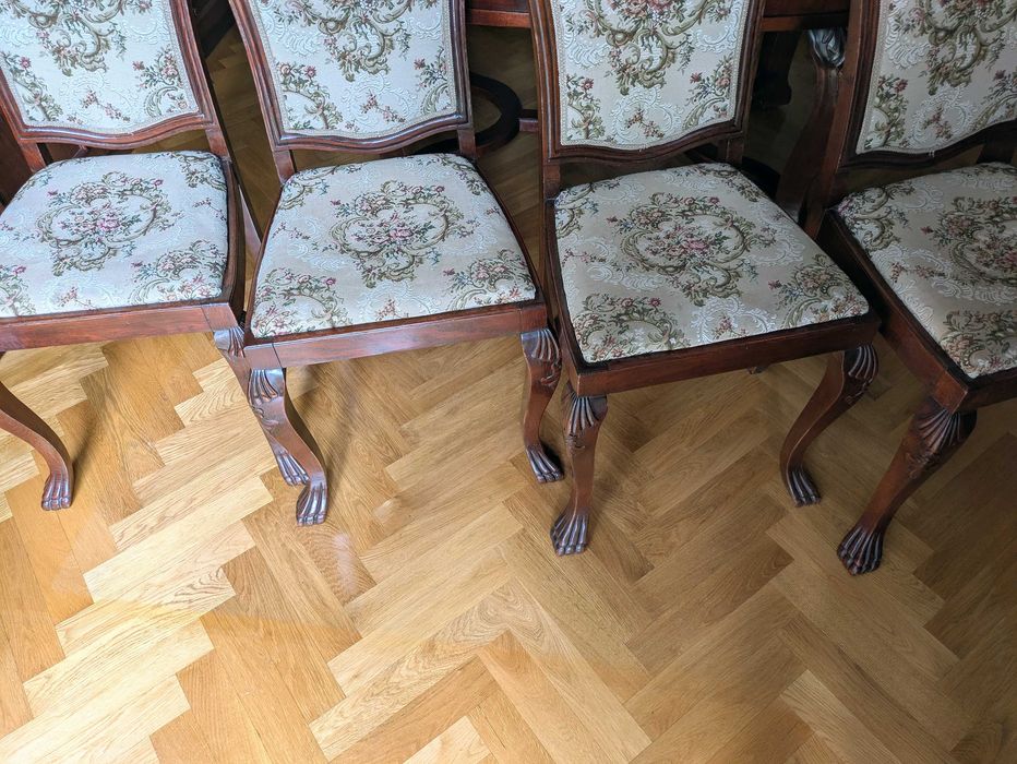 Stół + 4 krzesła — styl eklektyczny / „chippendale", rzeźbione lwie łapy
