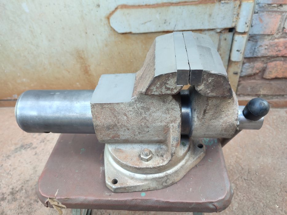 Ретро тіски лещата тиски