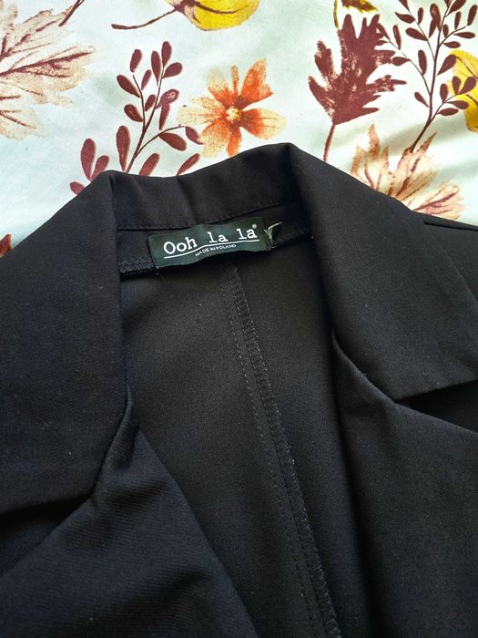 Czarna sukienka garniturowa marynarka taliowana Ooh la la