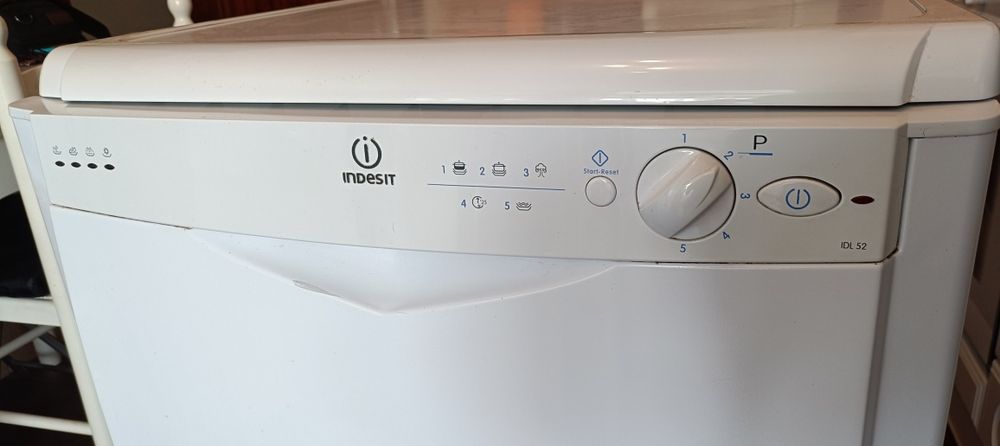 Máquina lavar loiça Indesit