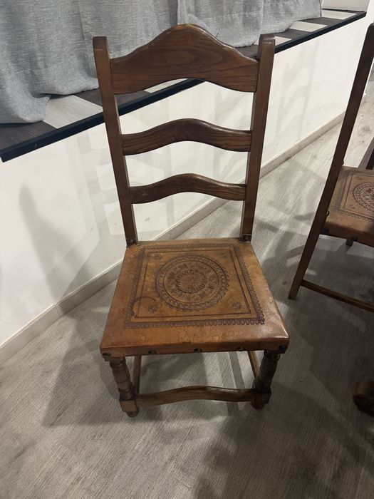 Mesa em madeira genuína 8 lugares