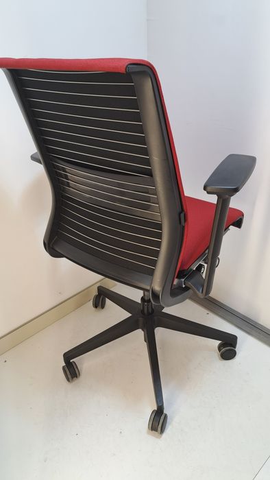 Fotel biurowy,obrotowy Steelcase Think  czerwony