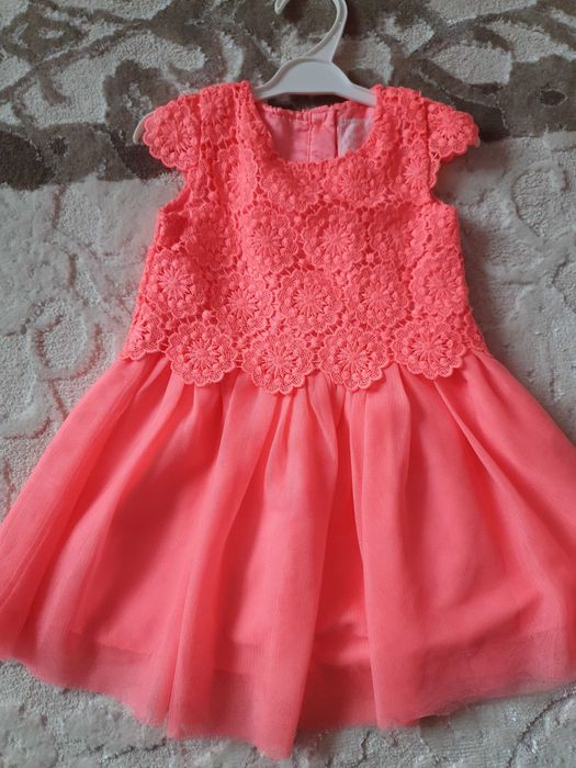 Нарядное фирменое платье одежда для девочки 9-12 месяцев