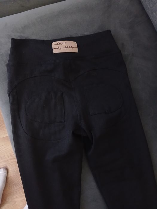 Legginsy z efektem push uP r.S czarne