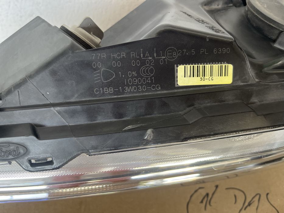 Farol ford fiesta 2016