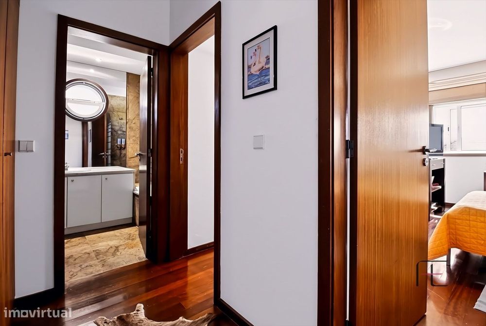 T3+1 com vivência de moradia, garagem fechada e terraço exclusivo de 8