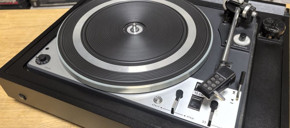 Вініловий програвач Dual 1228