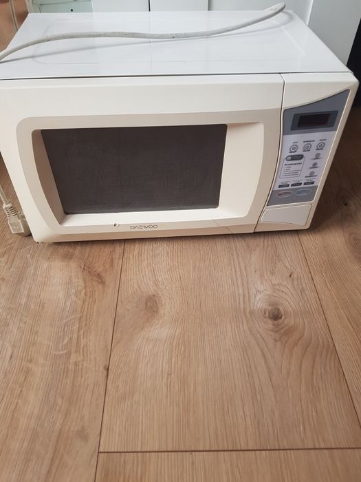 Kuchenka mikrofalowa marki Daewoo Model KOR-6L0B