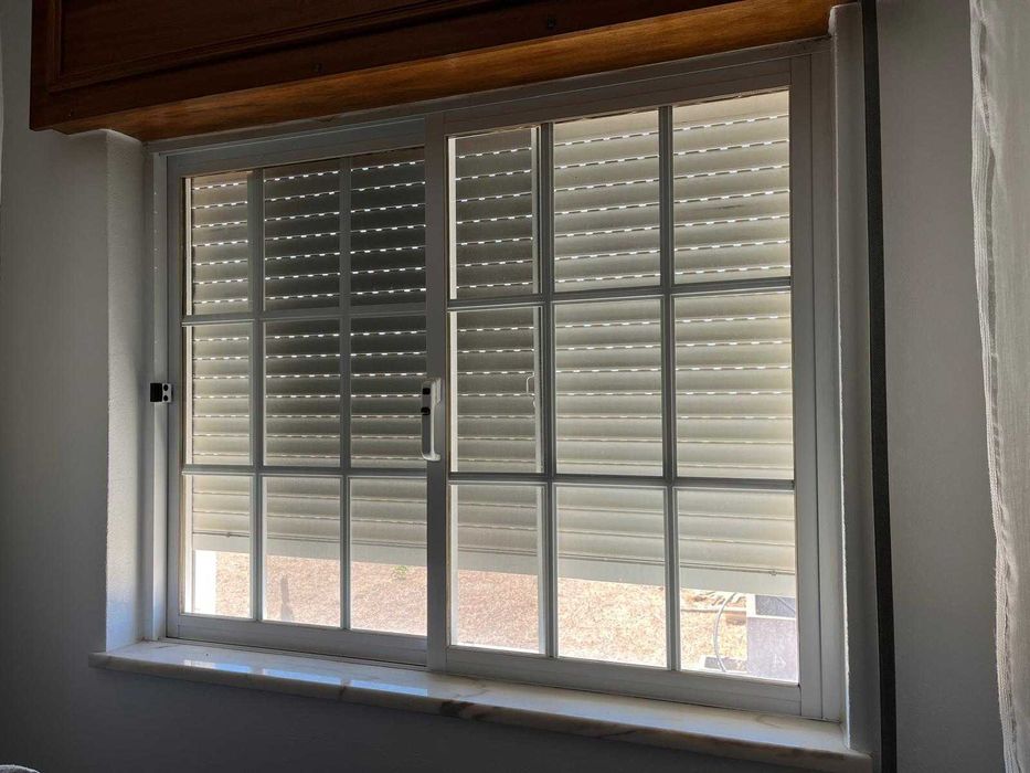 Janelas em aluminio em bom estado