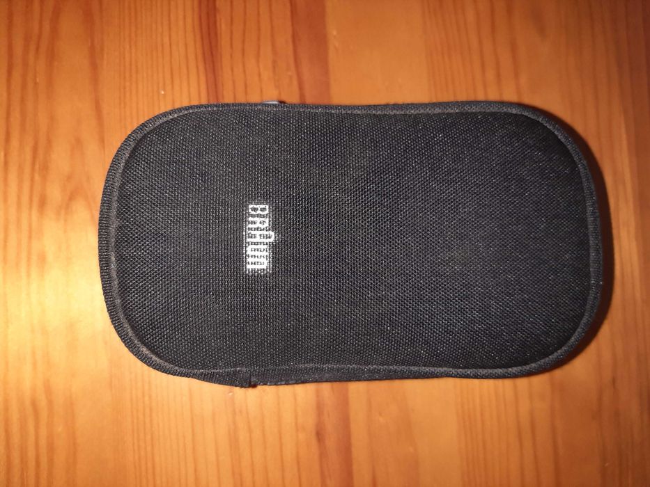 Máquina de barbear Braun com estojo