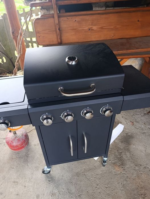 Sprzedam Grill gazowy czteropalnikowy