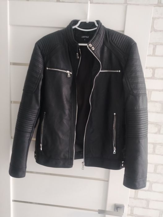 Продам кожаную куртку  2200