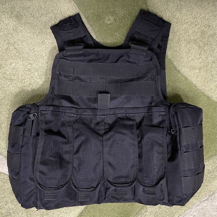 Плитоноска чорна з підсумками