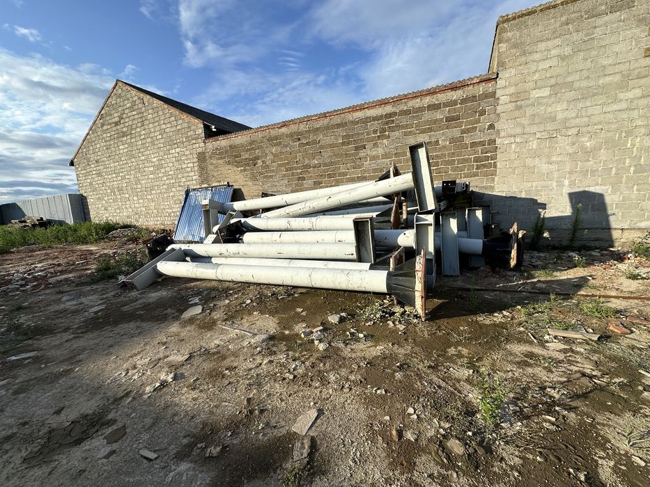 Słup stalowy  fi 330 konstrukcja hali słupy rura