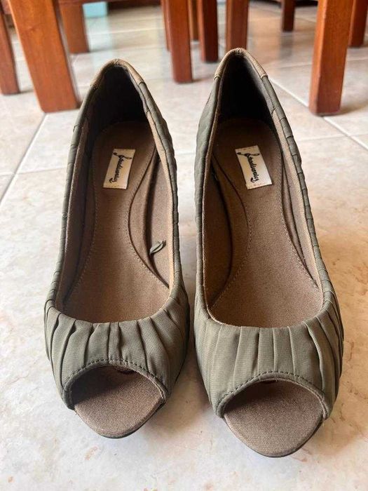 Sapato alto Stradivarius