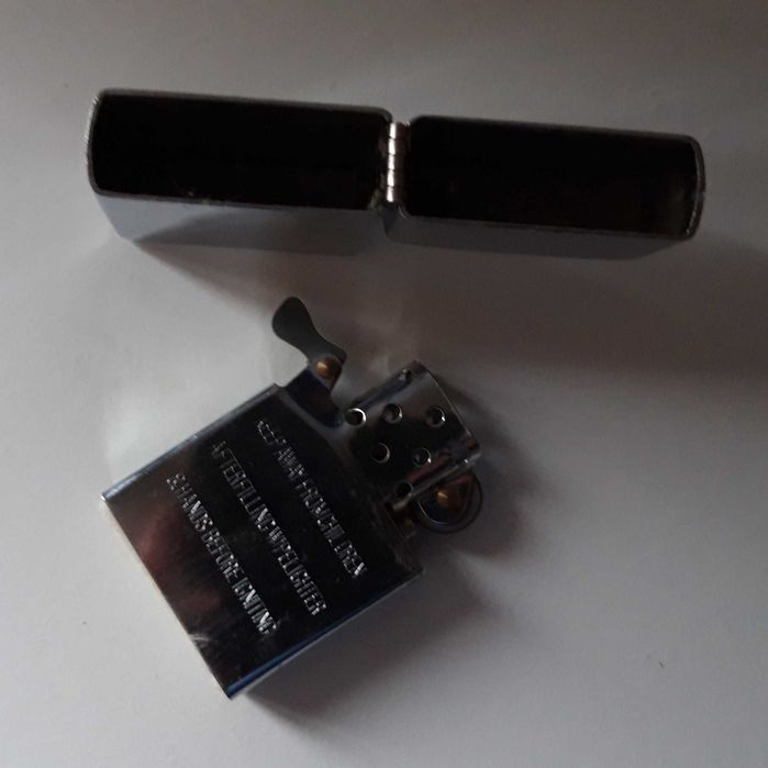 Isqueiro a gasolina em metal