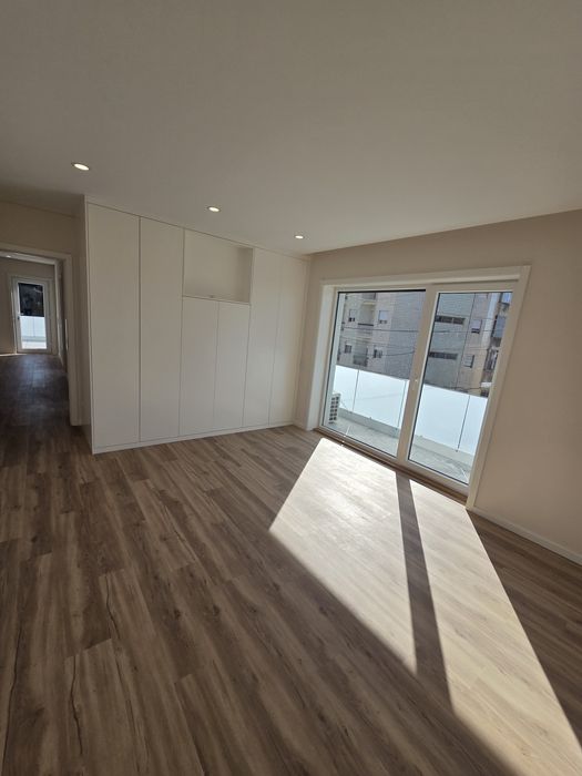Moradia T5 completamente renovada