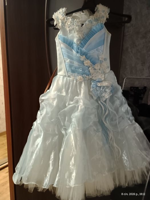 Сукня для дівчинки в гарному стані