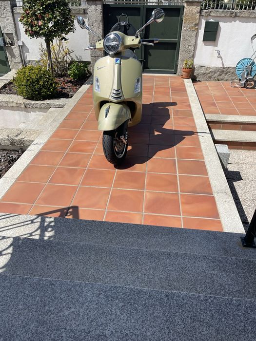VESPA Gts 125 (75th aniversario)