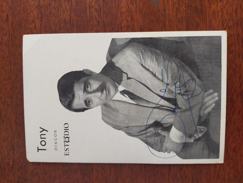 Foto e postais assinados e um com dedicatória do  cantor Tony de Matos