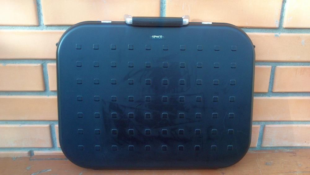 Продам кейс для CD и DVD-дисков и документов